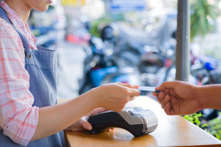 Read more about the article How To Avoid Chargebacks and Fraudulent Charges This Holiday Season