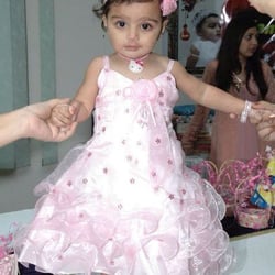 Amna S